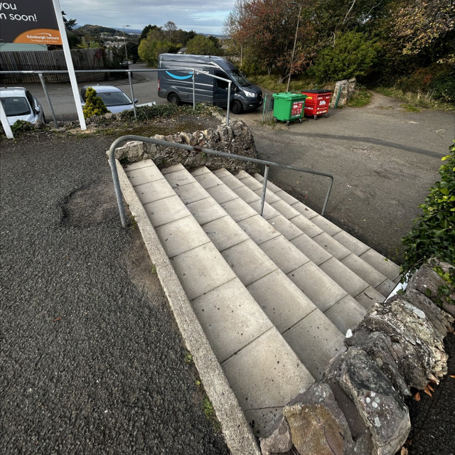 Nice low rail with a bit shit run in