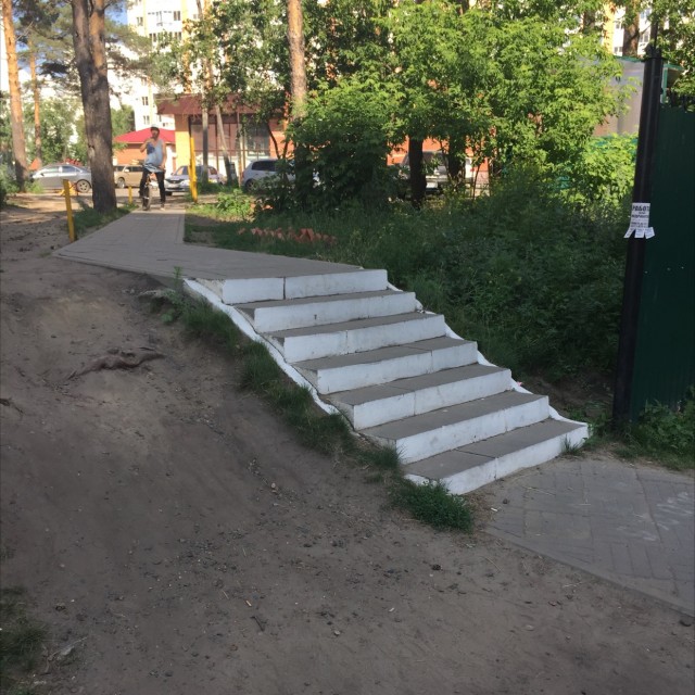 White stairs gap