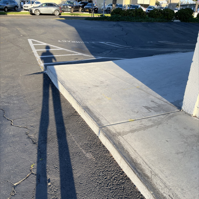 Gap/waxed curb