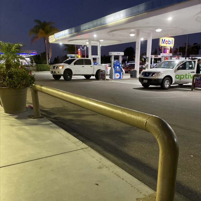 Gas station flat round rails
