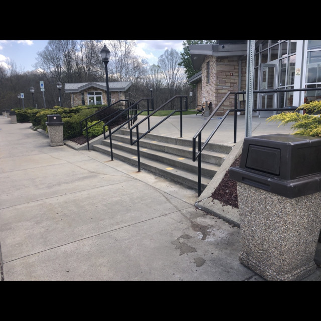 4 Stair w/ handrails