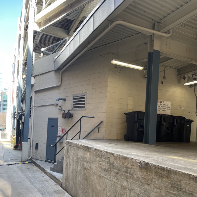 Loading dock 