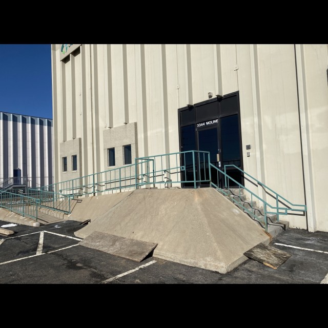Hip bank to rail