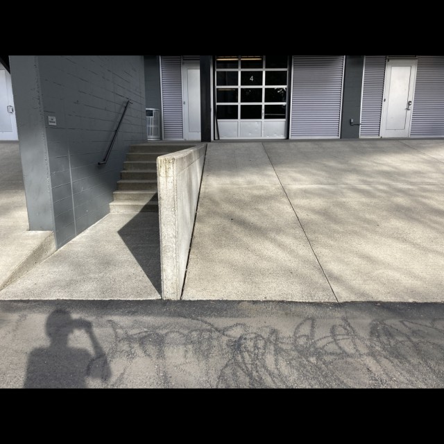 Massive bank and ledge