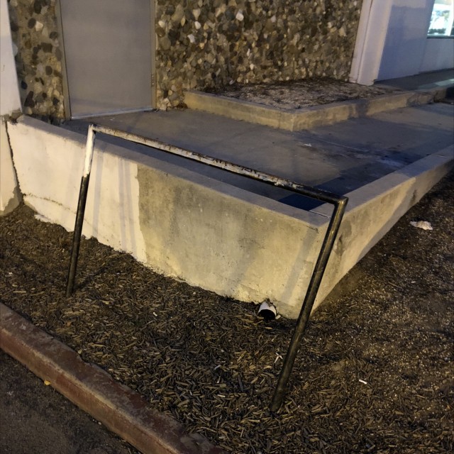 Gap over small rail 