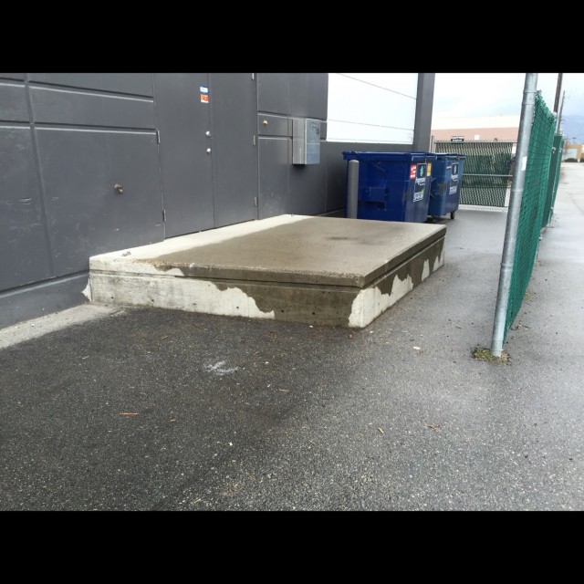 Loading dock 