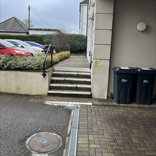 5 stair with small rail 