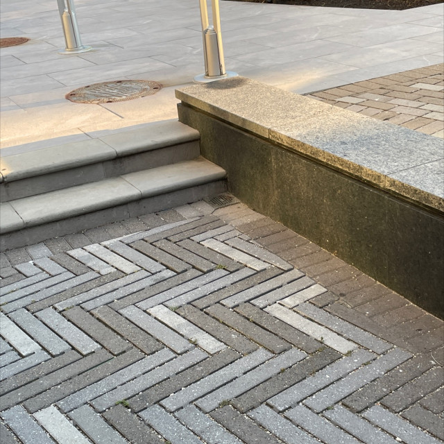 Two stair ledge