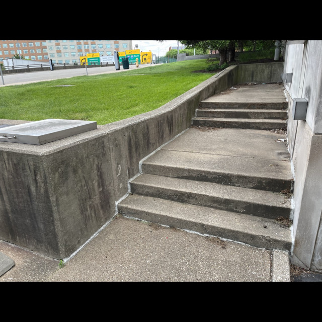 Small rough ledge