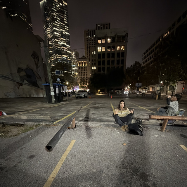 Movable rail 