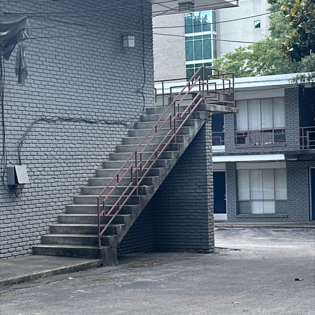Low square drop rail