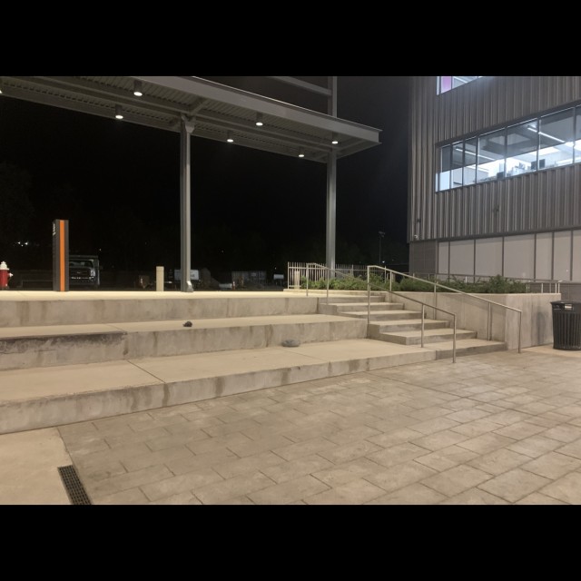 Rail stacked ledges