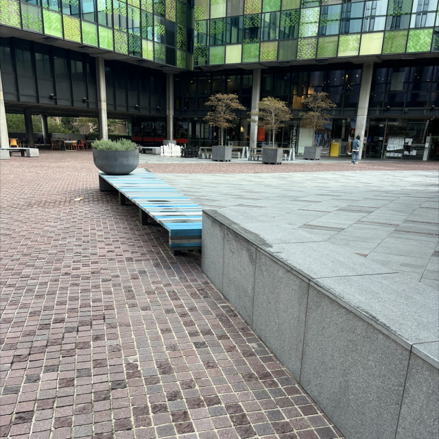 Bench to ledge