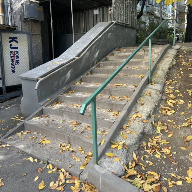 Ledge and rail
