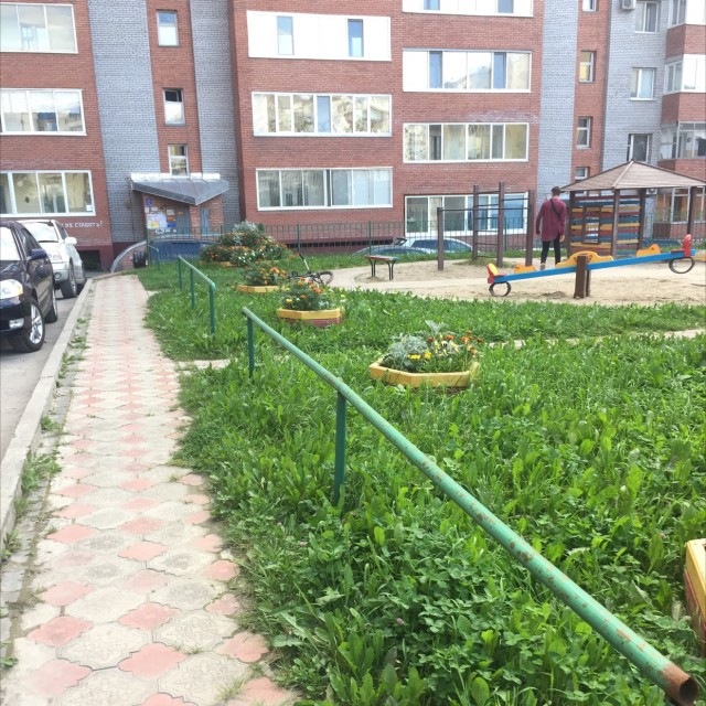 Two green rails Lva Tolstogo 38Б