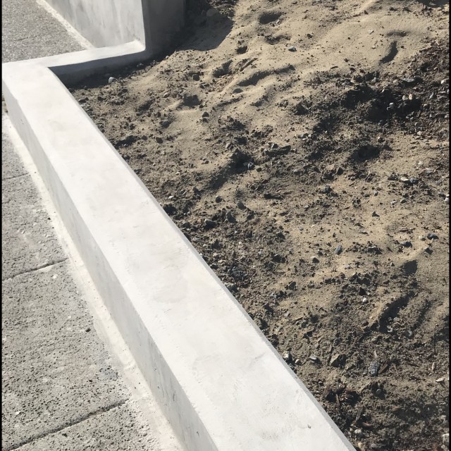 Two stair with box