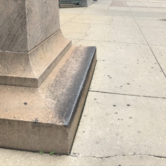 Statue ledge  