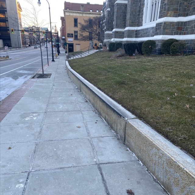 Ledges in Main Street