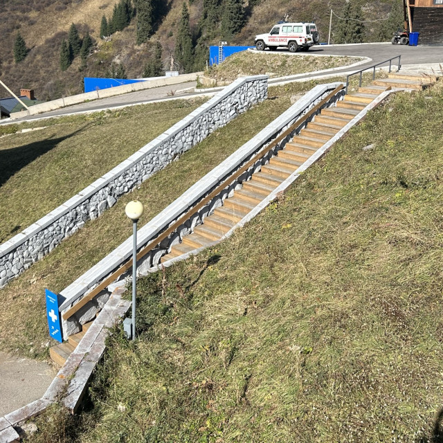 Rail to ledge 