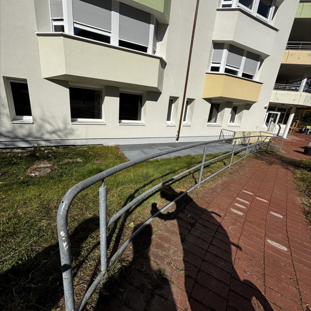 Curved rail 