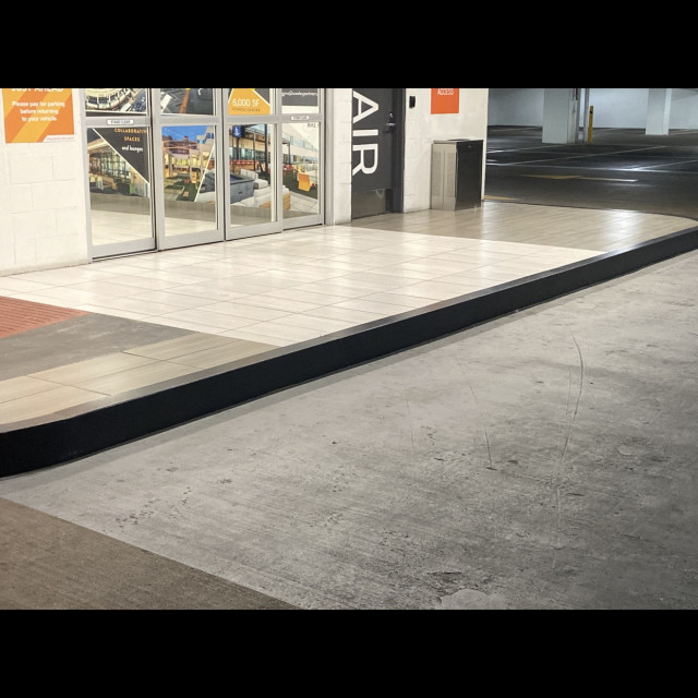 Metal coping curb