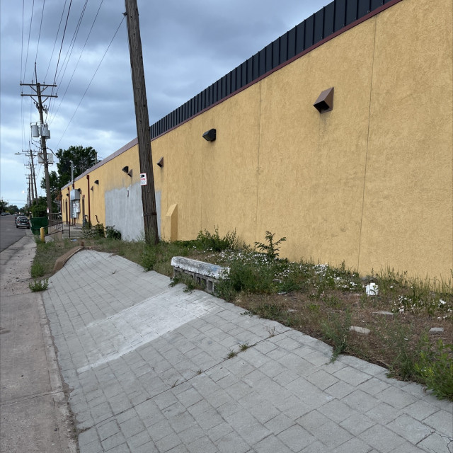 Gap to wall and sub 