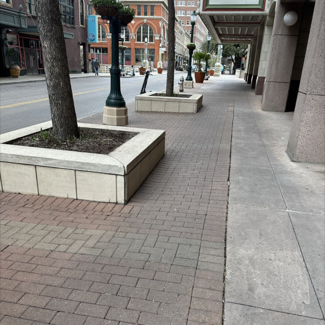 Hertzberg Clock Ledges