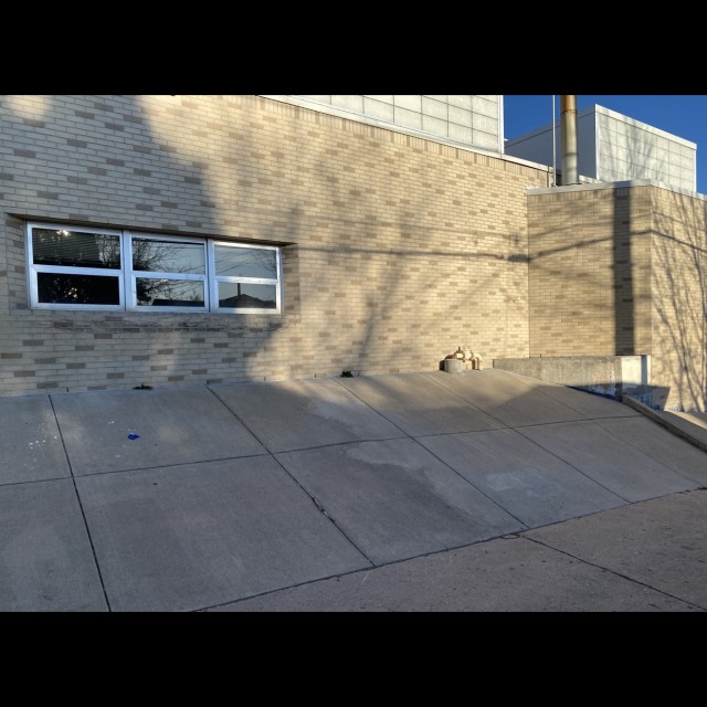 Wall ride and bank to ledges 