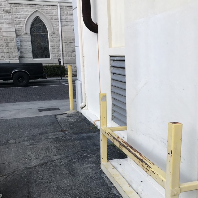 Wall rail