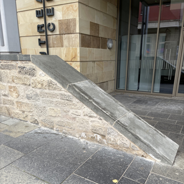 Up ledge 