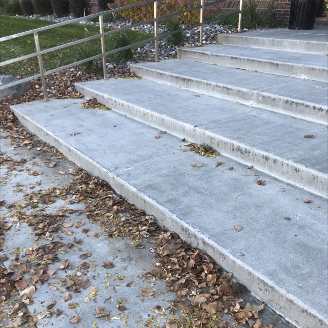 Bottom stair ledge