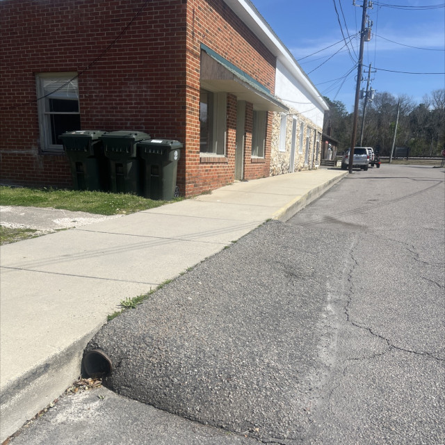 Small Bank / Ledge 