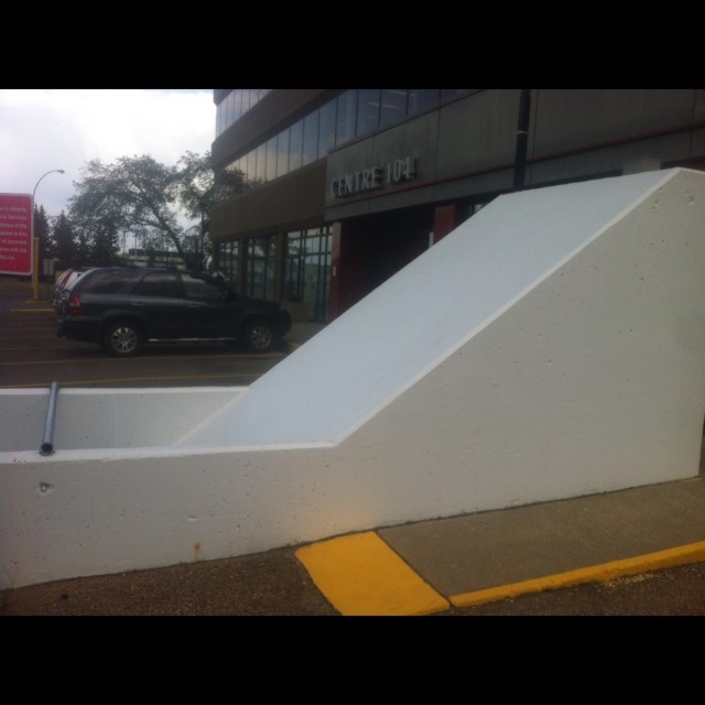 Wall ride around the ledges