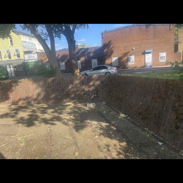 Weird leaning wall pockets