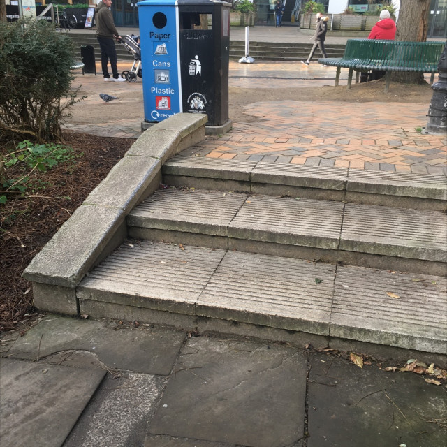 Small set and ledge thing
