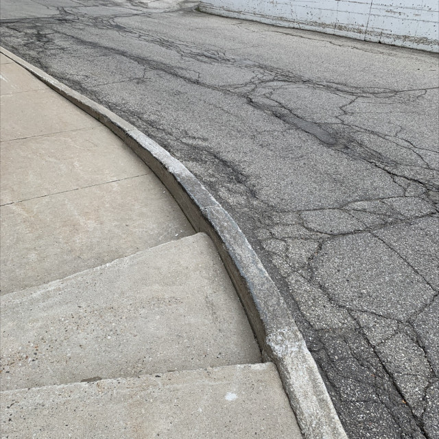 Sheridan 2 stair curb