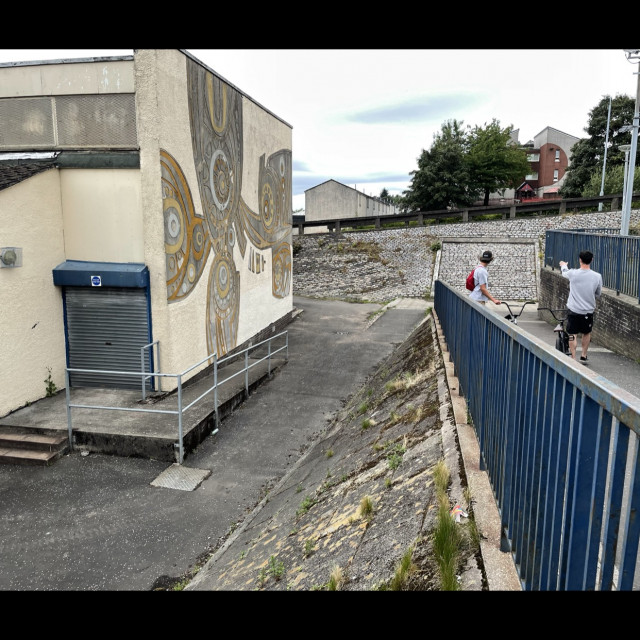 Banks and low rail