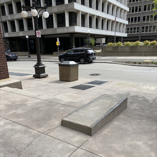 2 stair with a nice ledge 