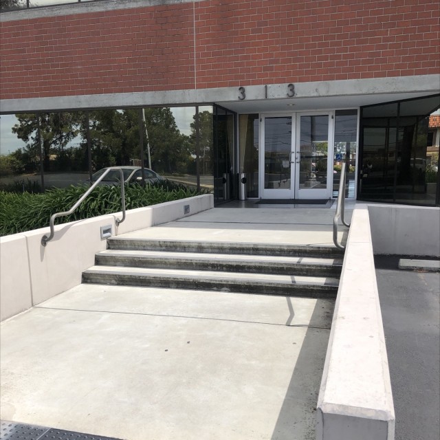 Three stair couple of mani pads and a ledge 