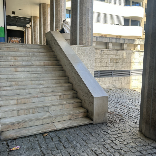 Down ledge 