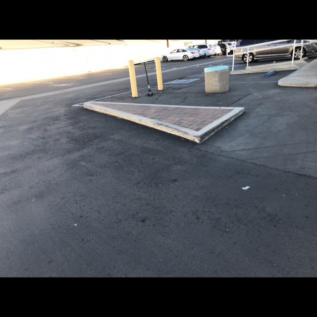 Sick triangular manny pad