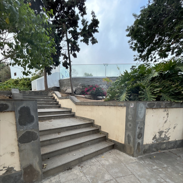 Down ledge 