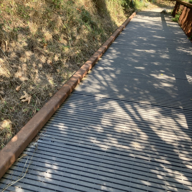  Bridge rail