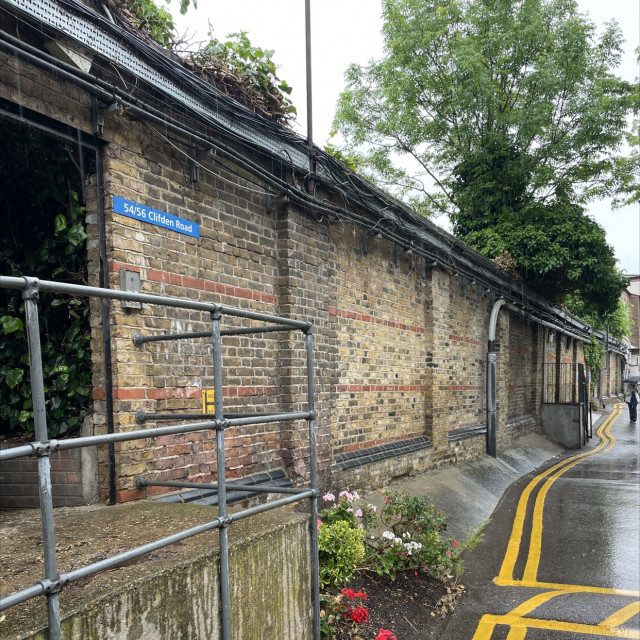 Homerton hospital bank to wall
