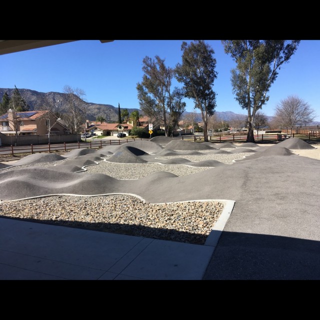 Pump track