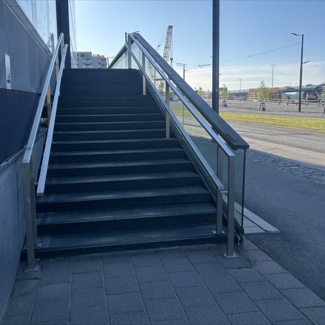 Ledge rail 