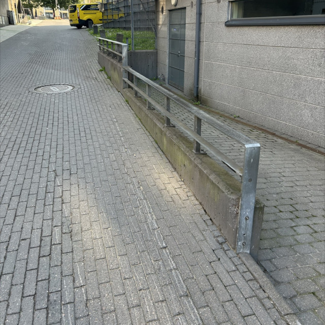 Drop rail 