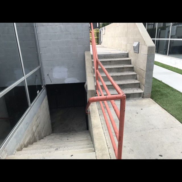 Hubba with 5 stair and a rail .