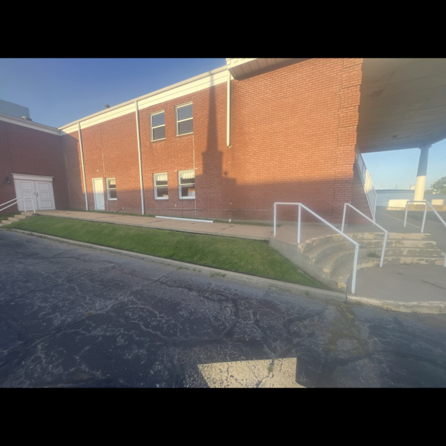 5 stair with uncapped handrails