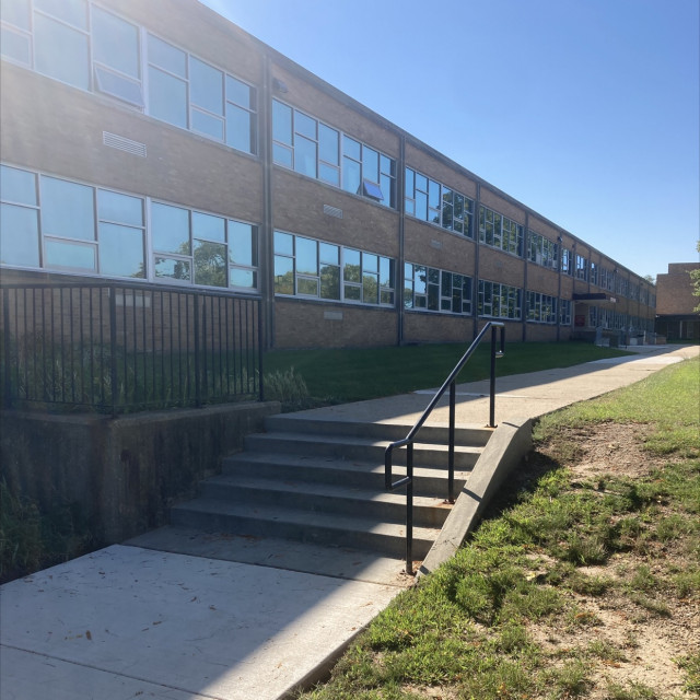 Auburn 5 stair handrail 